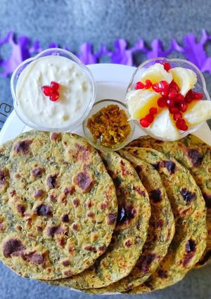 A picture of Palak Paratha.