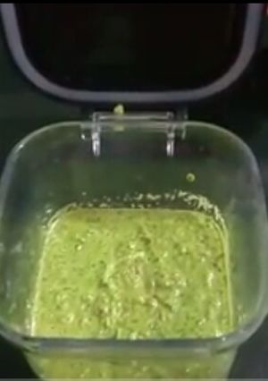 A picture of Hara Dhaniya and Pudina Chutney.