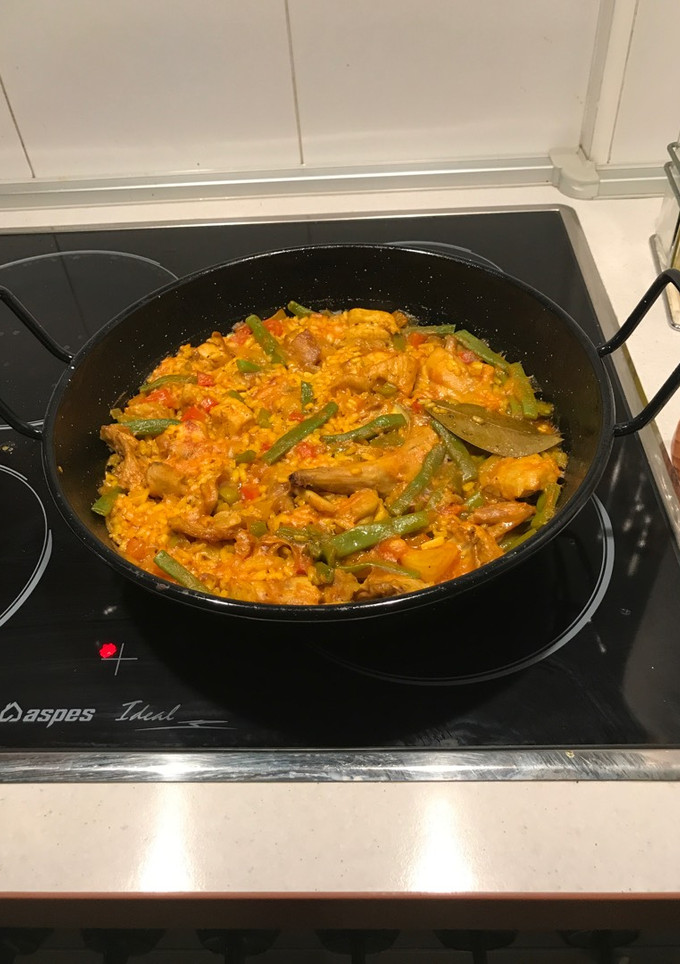 Una foto de Arroz con conejo y costillitas de cerdo
