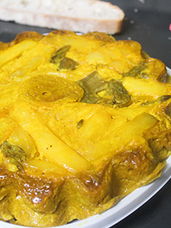 Una foto de Tortilla de patatas y espárragos al microondas