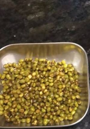 A picture of Namkeen Roasted moong dal.