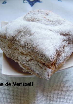 Una foto de Appelflappen (Hojaldre relleno de manzana)