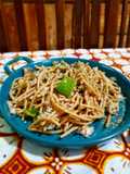 Spaghetti gandum utuh dengan tuna