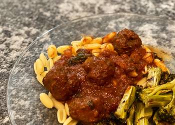 How to Recipe Delicious Slow Cooker Meatballs  pasta sauce