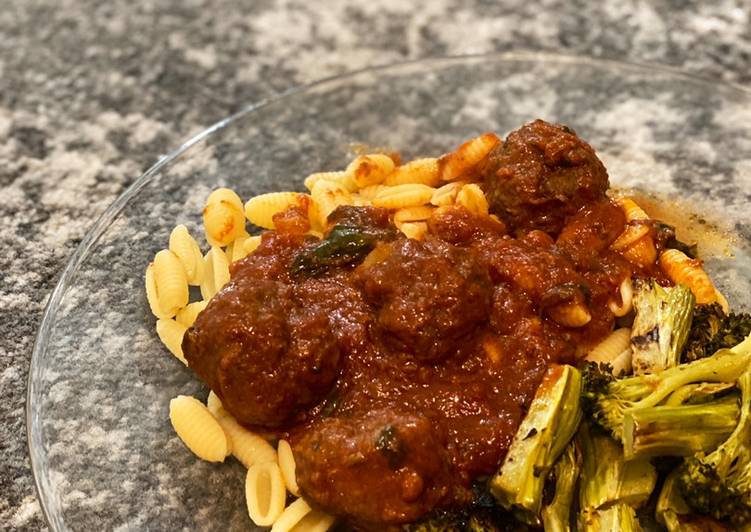 Recipe of Award-winning Slow Cooker Meatballs + pasta sauce