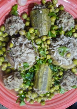 Une photo de Dolma des légumes printaniers