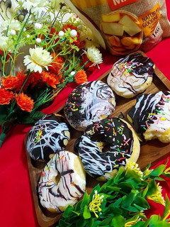 A picture of Doughnuts (chocolate filled).