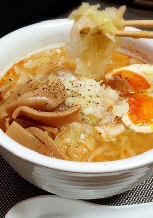 A picture of Cabbage Miso Ramen for Diets or Late-Night Snacks.