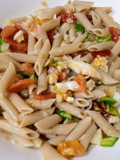 Una foto de Ensalada de pasta y bacalao