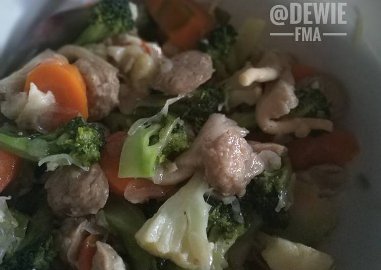Tumis Sayur Bakso Simple