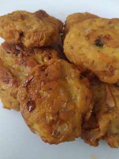 पकौड़ा -बची रोटी का (pakora bachi roti ka recipe in Hindi) रेसिपी मुख्य फोटो