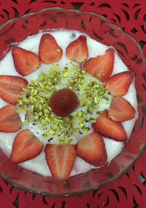 A picture of Strawberry banana milk pudding.