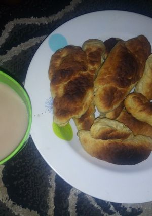 A picture of Bread with tea.