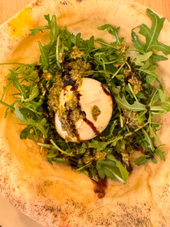 Foto de Burrata com Molho Pesto e Rúcula