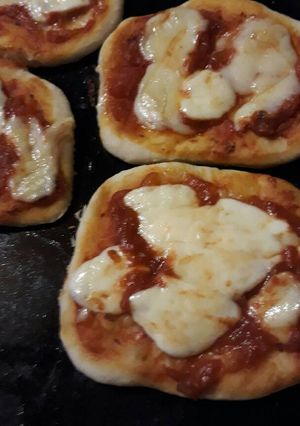 Una foto de Pizzetitas (Masa Casera)
