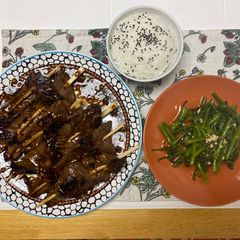 A picture of Garlic Ginger Beef and Broccolini.