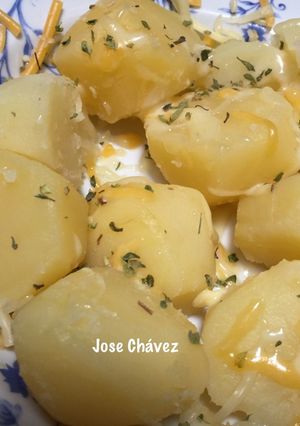 Foto principal de Papas guisadas con tomillo, ajo y tres quesos