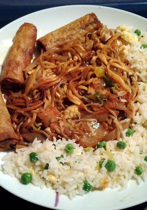 A picture of Singapore Chicken Noodles.