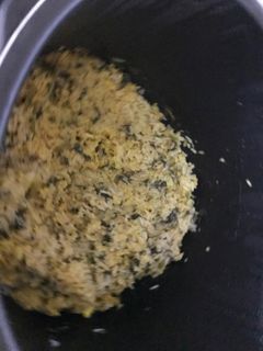 கீரை கிச்சடி (Keerai khichadi recipe in tamil) செய்முறை முக்கிய புகைப்படம்