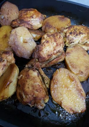 Una foto de Pollo al horno con papas