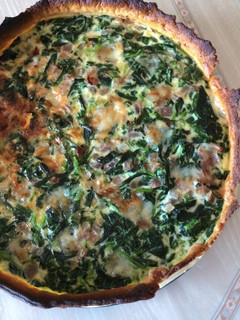 Una foto de Quiché de espinacas y queso de cabra