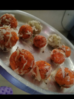 मावा लड्डू (Mawa ladoo recipe in Hindi) रेसिपी मुख्य फोटो