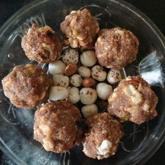Mahakana ladoo foxnut dryfruit ladoo A picture of Mahakana ladoo foxnut dryfruit ladoo.