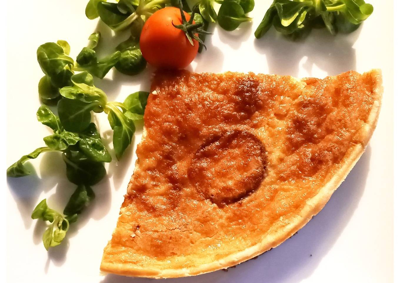 Quiche aux oignons rouge et tomates confites