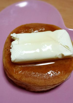 A picture of Ogura Cream Cheese Obanyaki with Honey.