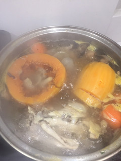 Una foto de Sopa de pollo con verduras