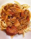 Mì ý xỏ xúc xích sốt bò bằm