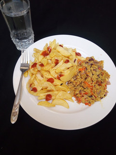 A picture of Chips and egg sauce.