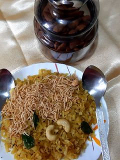 कांदा पोहा (Kanda poha recipe in hindi) रेसिपी मुख्य फोटो