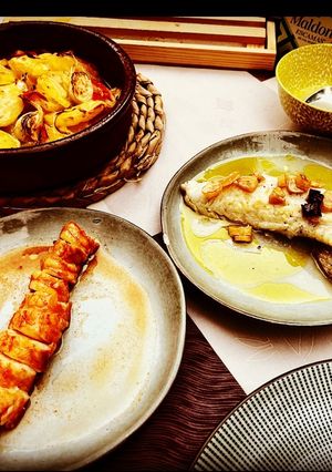 Una foto de Rape a baja temperatura en dos maneras: alangostado y a la bilbaína con patatas panaderas