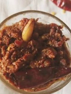 A picture of Instant tamarind pickle chintapandu pachadi.