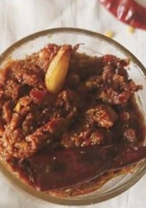 A picture of Instant tamarind pickle chintapandu pachadi.