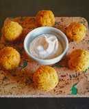Polpette di lenticchie rosse farina di ceci e salsa allo yogurt