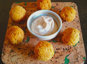 Foto di Polpette di lenticchie rosse farina di ceci e salsa allo yogurt