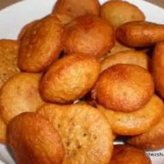 Gulgule(mini doughnut) A picture of Gulgule(mini doughnut).