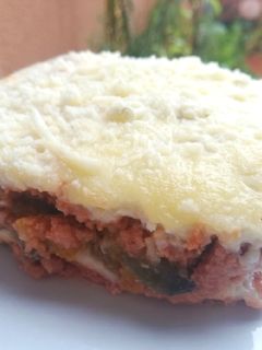 Una foto de Moussaka de berenjena y calabaza