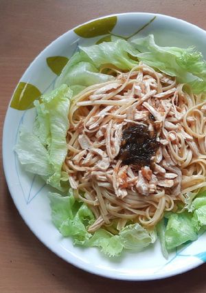 รูปของ อกไก่ซอสบ๊วยสปาเกตตีสลัด