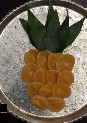 عکسی از دستور تزئین میوه به شکل آناناس 🍍