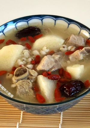 A picture of Barley, Yam, and Pork Rib Soup.