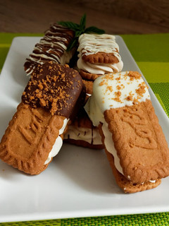 Una foto de Galletas rellenas de helado Lotus