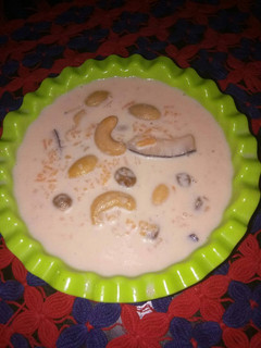 लेफ्ट ओवर जर्दा खीर (Leftover zarda kheer recipe in hindi) रेसिपी मुख्य फोटो