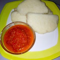 A picture of Boiled yam with tomato sauce.