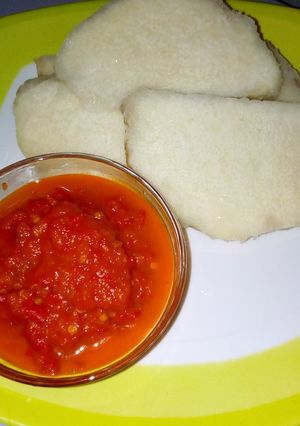 A picture of Boiled yam with tomato sauce.