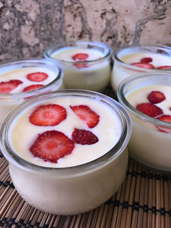 Una foto de Mousse de chocolate blanco 🍫