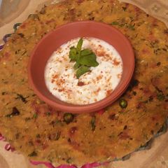 A picture of Makai ka paratha  haray masalay wala 😋.