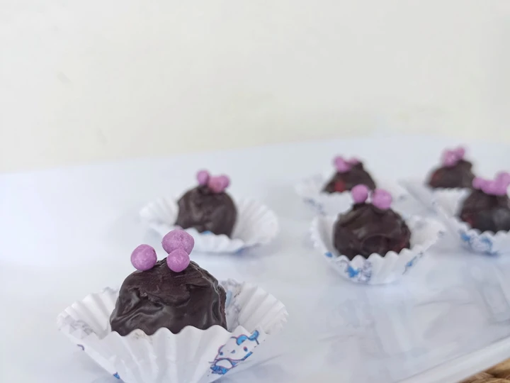 Langkah Gampang Membuat Resep 711. Bola Bolu Cokelat yang Lezat Anti Ribet, Uenak Banget